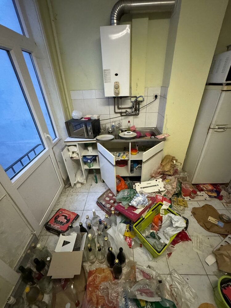 Voor het huis leegmaken: Keuken leeggemaakt en schoongemaakt