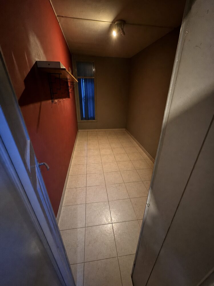 Na het huis leegmaken: Slaapkamer — verwijdering rommel