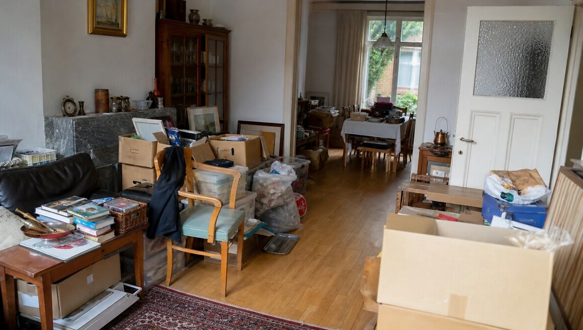 Avant le projet de débarras à Verviers - Maison familiale vidée avec grenier chargé