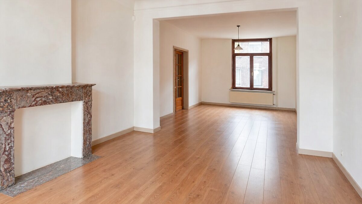 Après le projet de débarras à Louvain - Chambre et bureau vides avant rénovation
