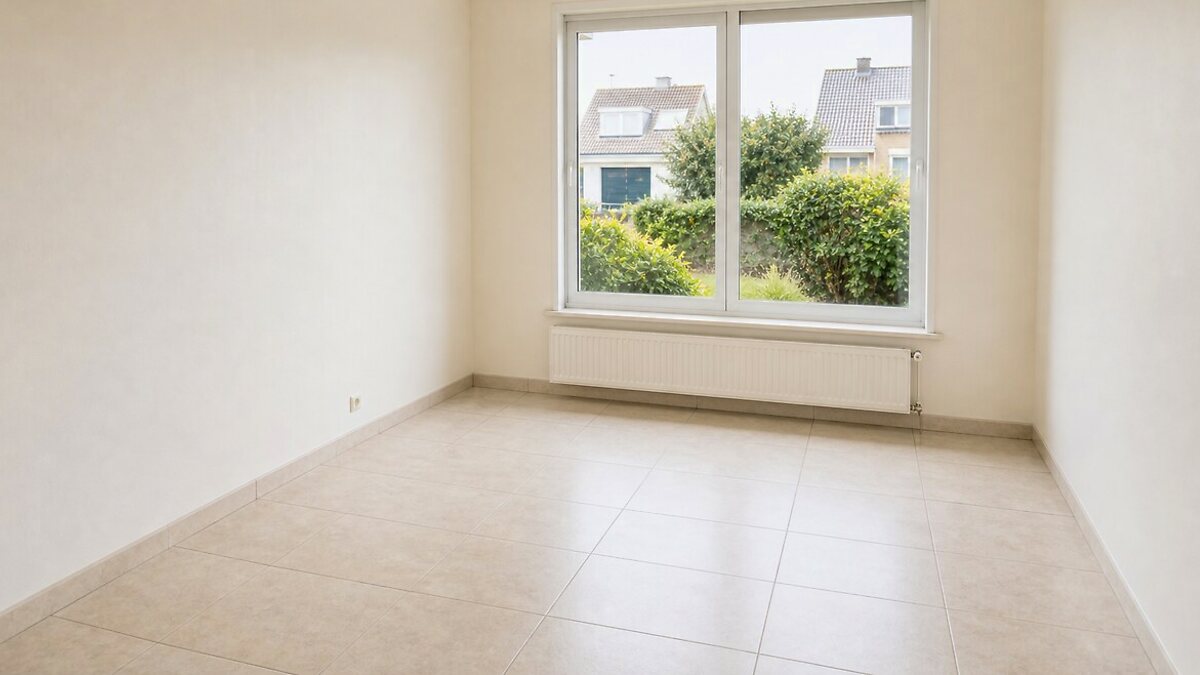 Après le projet de débarras à Ostende - Séjour et chambres vides avant location